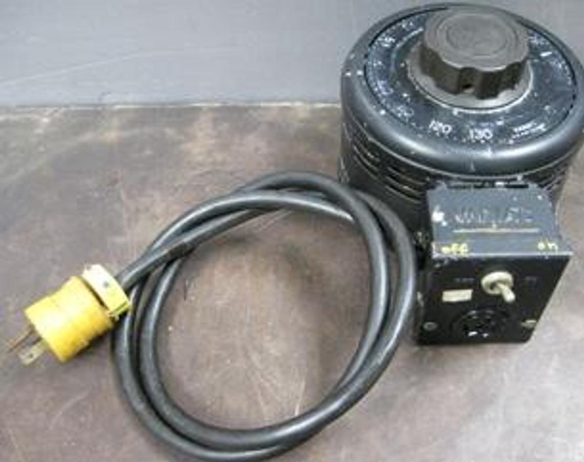 Used VARIAC INPUT: 115 VOLTS. VARIABLE AC TRANSFORMER. TRANSFORM FROM 0 TO 130 VOLTS.