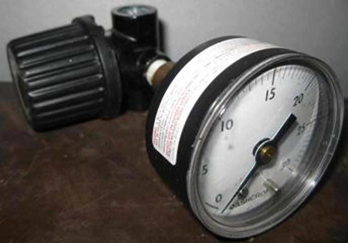 Used QTY. 1. CAMPBELL-HAUSFELD REGULATOR NO: DK648800AV 11/00