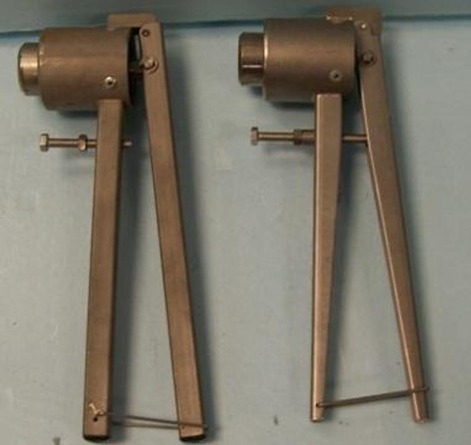 Used HAND CRIMPERS FOR 20MM VIALS.