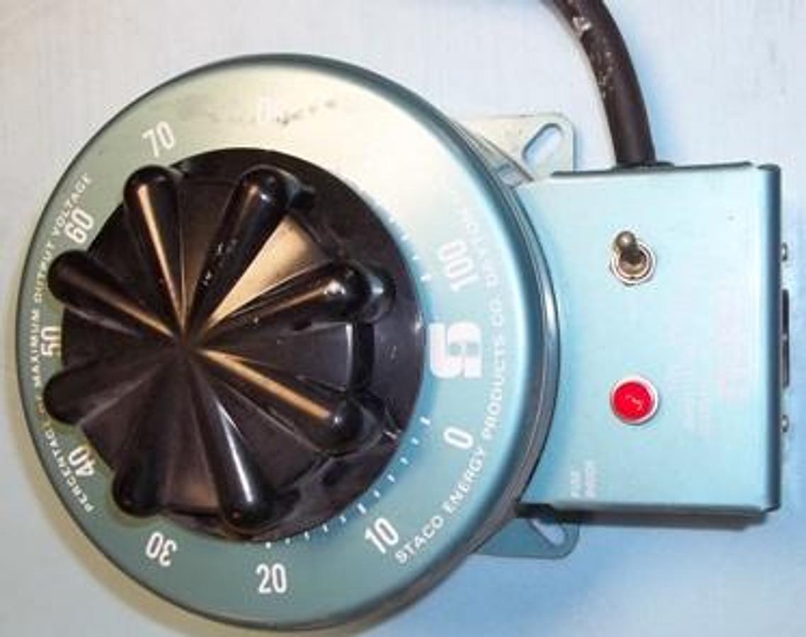 Used QTY. 1. STACO ENERGY PRODUCTS VARIABLE AUTOTRANSFORMER INPUT 0-120V 50/60 HZ OUTPUT 0-140V 22A 3.1KVA . .