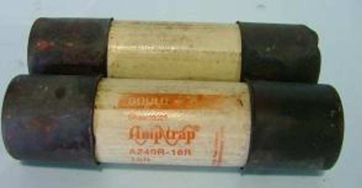 Used AMP TRAP SHAWMUT GOULD A240R-18R 2400V AC CURRENT LIMITING FUSE DUAL FUSE.