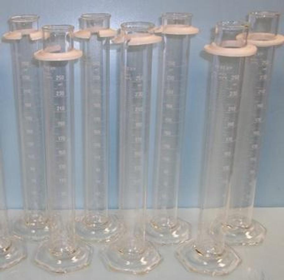 Used QTY. 11. PYREX 250ML GRADUATED CYLINDER NO. 3022 TO 20?C.