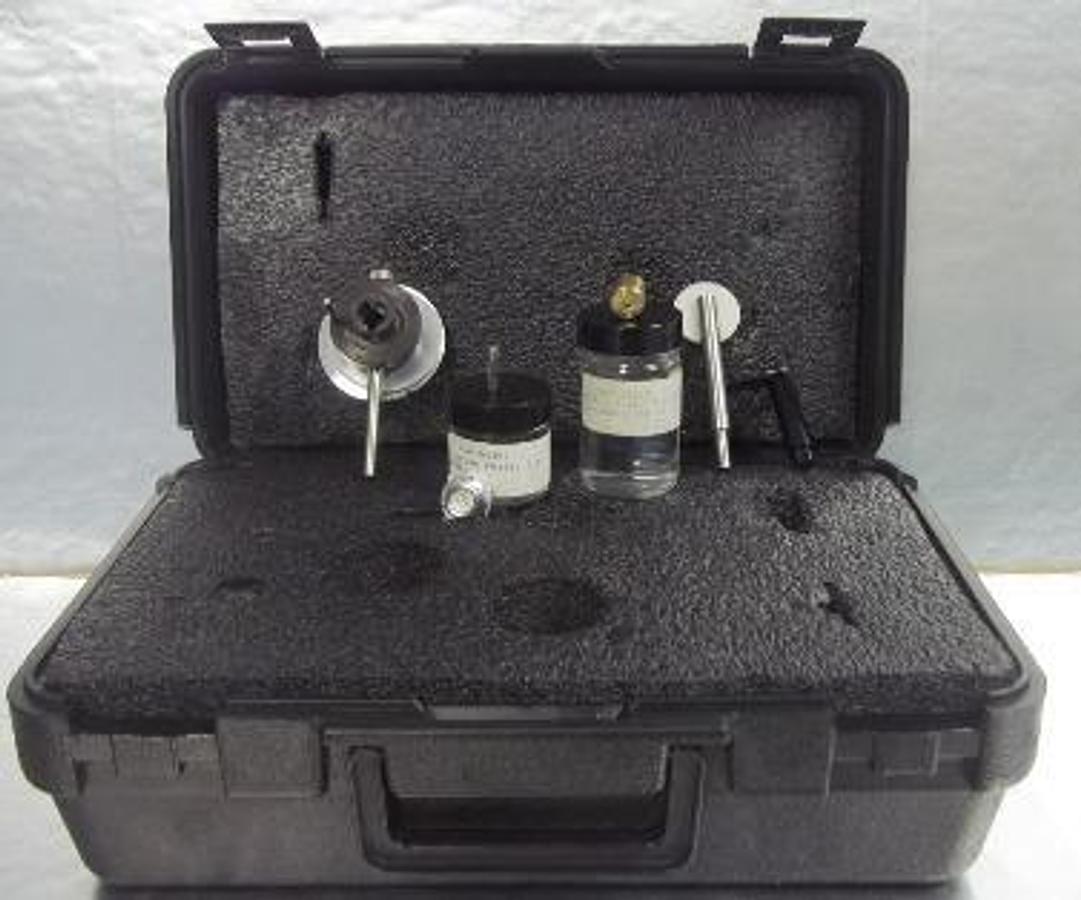 Used DSR ASSEMBLY CALIBRATION KIT INCLUDES 1). SILICONE PUTTY 1 OZ. BOTTLE PT: 700-02459 1). VISCOSITY STANDARD 100 CP FLUID 2 OZ. BOTTLE PT: 700-01015 1). BUBBLE LEVEL TOOL