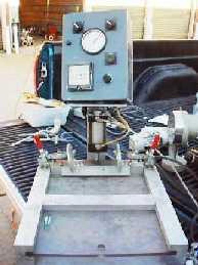 Used UNKNOWN ITEM IT HAS A CONTROL PANEL WITH 0-100 PSI GAUGE AND A ECONO RAM CYLINDER. LOOK AT THE PICTURE IF YOU CAN GUESS WHAT IT IS I'LL GIVE YOU A GREAT DEAL ON IT.To see a picture of this lab equ.