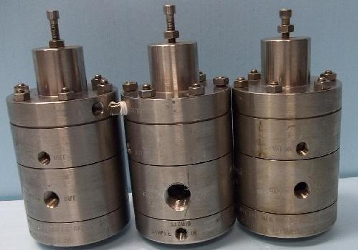 Used ATLAS INSTRUMENTATION AND MANUFACTURING CO. STAINLESS STEEL VAPORIZING REGULATORS UNDER LICENSE BY PHILLIPS PETROLEUM.