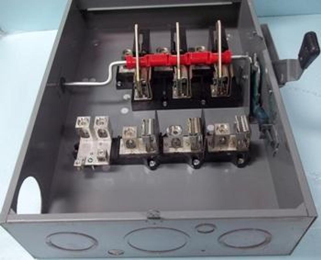 Used SQUARE D GENERAL DUTY SAFETY SWITCH 400 A 240 VAC/V~
