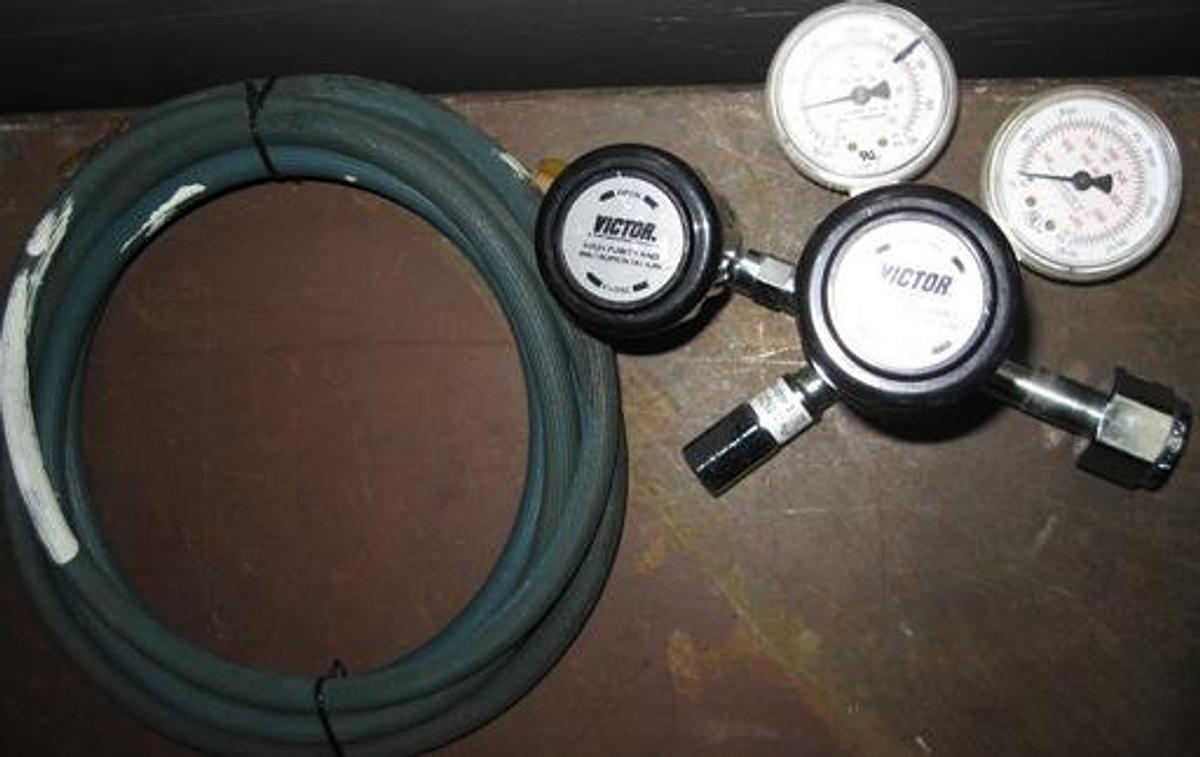 Used QTY. 1. VICTOR HIGH PRESSURE AND INSTRUMENTATION NITROUS OXIDE REGULATOR WITH 131" HOSE