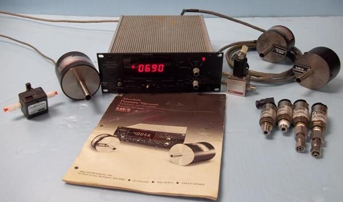 Used MKS INSTRUMENTS INC. ABSOLUTE PRESSURE/VACUUM TRANSDUCER AND ACCESSORIES BARATRON 200
