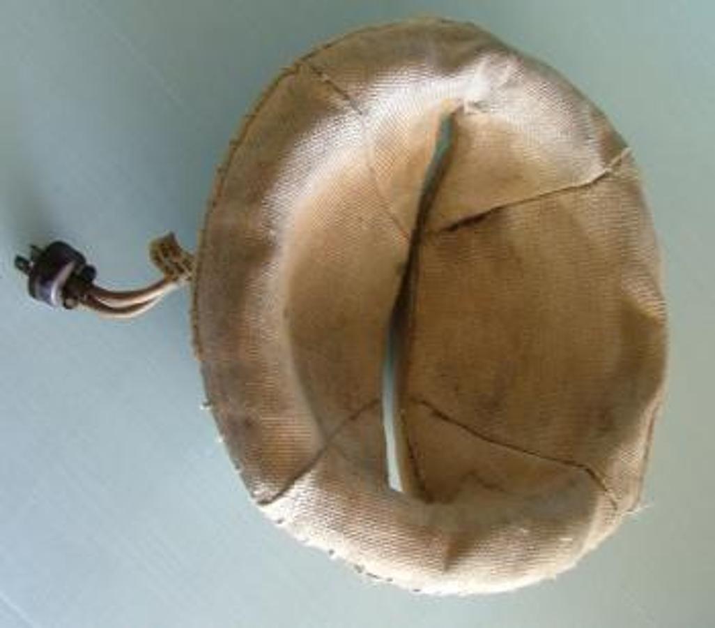 Used QTY. 1. GLAS-COL: HEATING MANTLE 9" DIA SLOT IN BOTTOM 200 WATTS