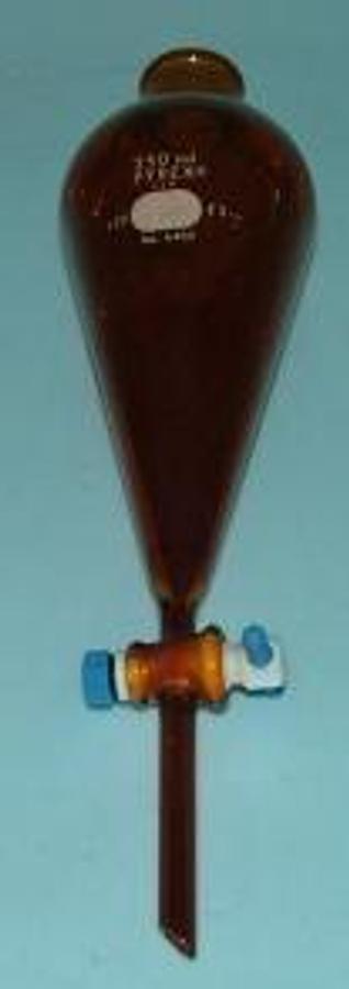 Used PYREX SEPARATORY FUNNEL AMBER GLASS 250ML T22 P 2MM NO 6402.