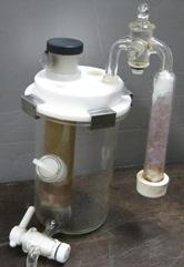 Used EM SCIENCE AQUASTAR SERIES 250 ML TITRATOR SAMPLE CUP WITH PLATINUM GENERATOR AND GLASS DRIER TUBE