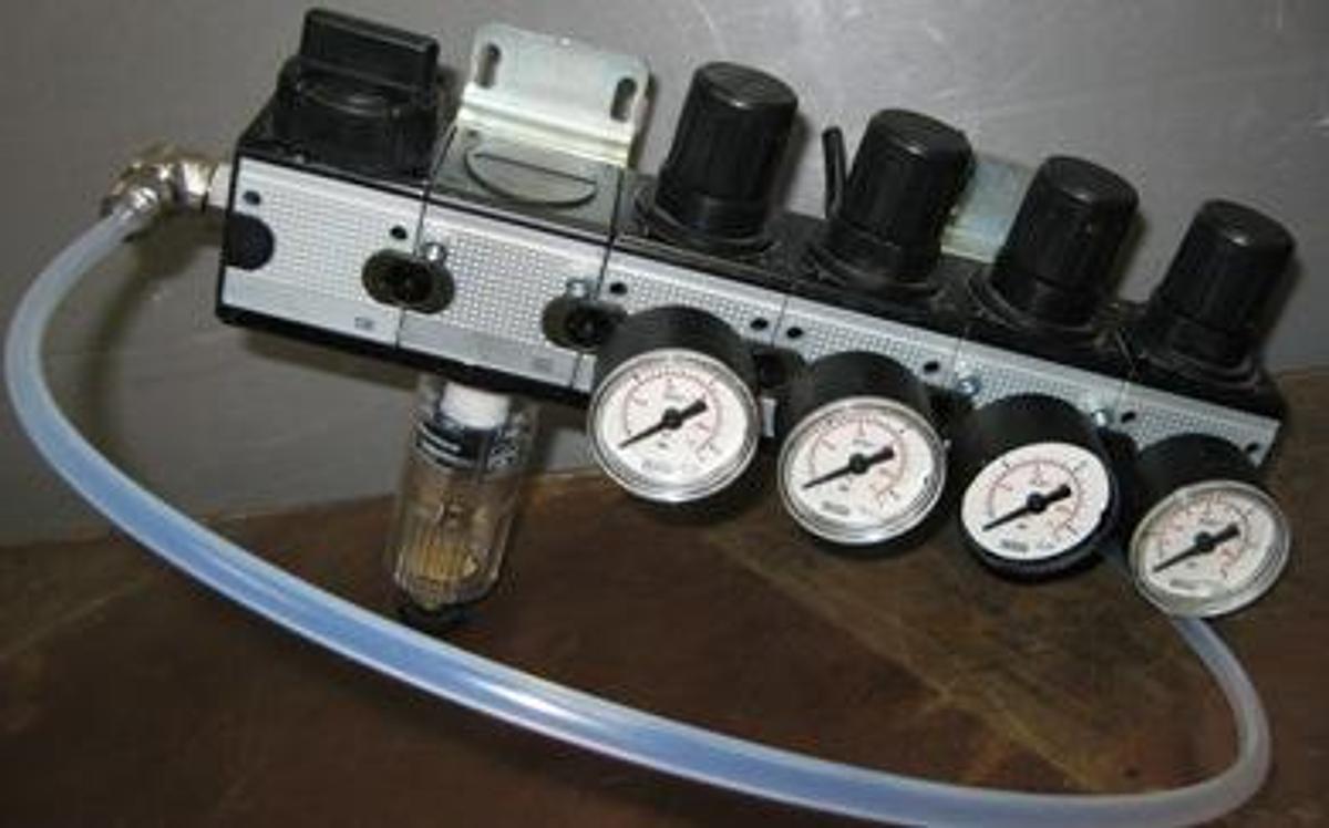 Used WIKA QUAD GAGE REGULATOR MANIFOLD WITH WATER TRAP. WIKA GAGE NO: EN 837-1