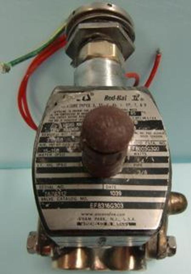 Used ASCO RED-HAT 2 SOLENOID CAT.N0. EF80003G300 REBUILD KIT NO.316966 AIR INERT GAS 15-150 PSI. WATER- LT. OIL- 1.4 WATTS PIPE 3/8" SRN.T628312 DATE 1039 VALVE CAT.NO.EF8316G303 INCLUDES 1. ASCO 3 PORT BRASS VALVE INT