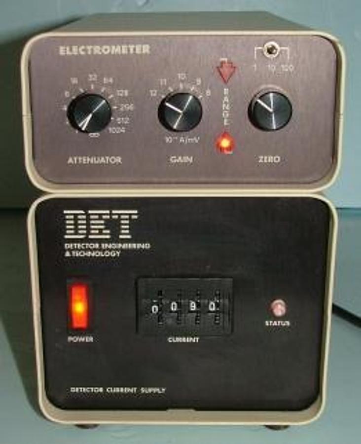 Used DET DETECTOR ENGINEERING AND TECHNOLOGY ELECTROMETER MODEL 4000E DET 0097 MADE IN USA E100 BIAS VOLTAGE DETECTOR OUTPUT DRIVE FUSE 2 AMP 115VAC.