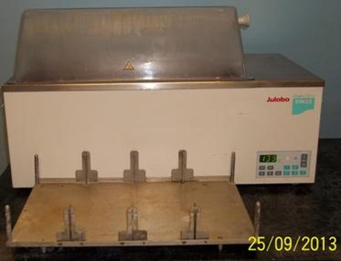 Used QTY. 1. JULABO SHAKE TEMP SW22 SHAKING HEATED WATER BATH TYPE/MODEL: SW22 V/HZ 115/60 W1200 DIN 12876 #10029567 SI-KI SAFETY CLASS: 1