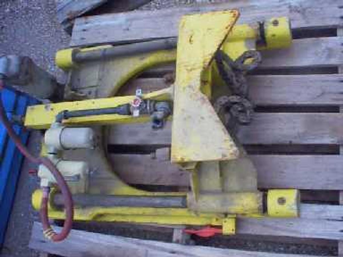 Used PNEUMATIC PIPE CUTTER NO. B3595.