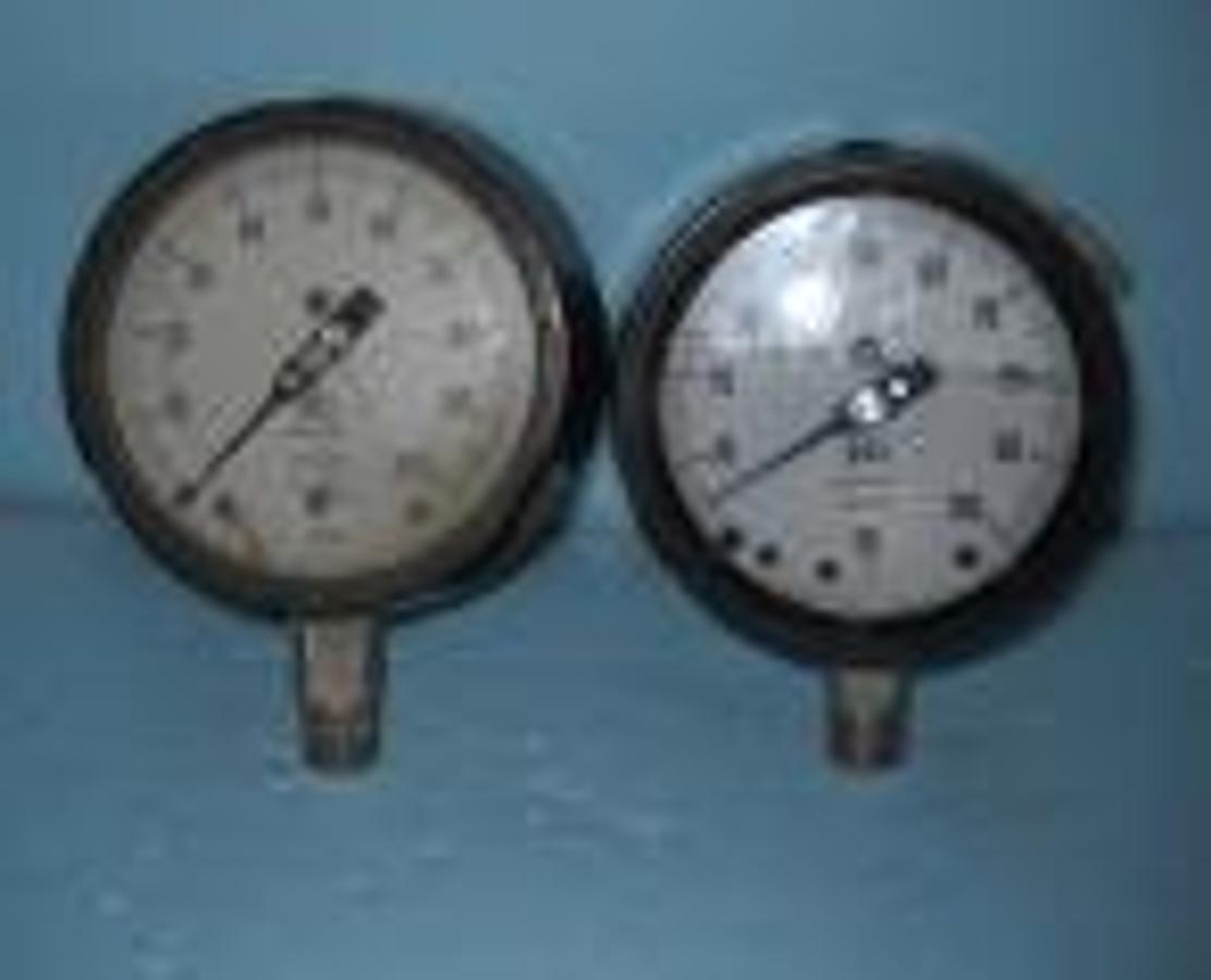 Used QTY. 2. U.S. GAUGE SOLFUNT 0-100 BRAZED 4" DIAL PLASTIC HOUSING (ONE LIQUID FILLED).