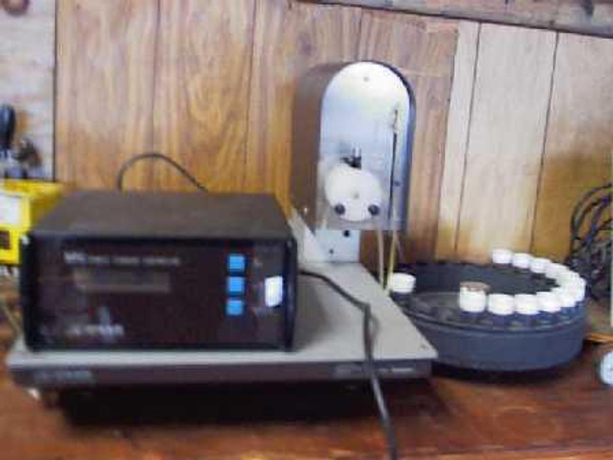 Used ANTON PAAR SP-1 AUTO SAMPLER THE SP-1 AUTOMATICALLY FILLS SAMPLES FROM THE SAMPLE TRAY INTO THE MEASURING CELL OF A DMA 38 / 48 PREVIOUS SAMPLE IS DISPLACED BY THE NEW SAMPLE