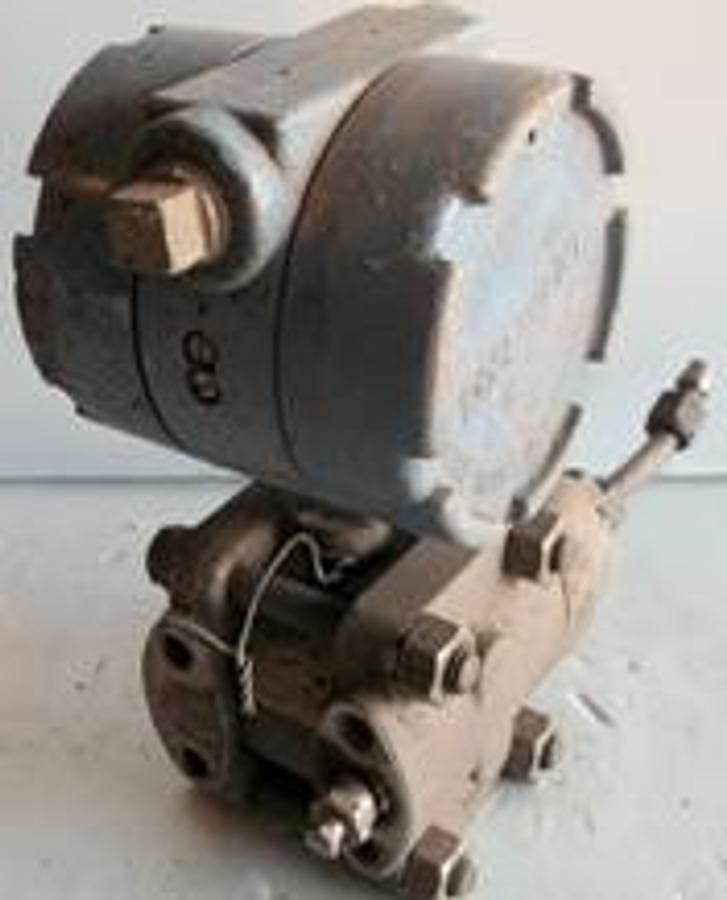 Used QTY. 1. ROSEMOUNT TRANSMITTER