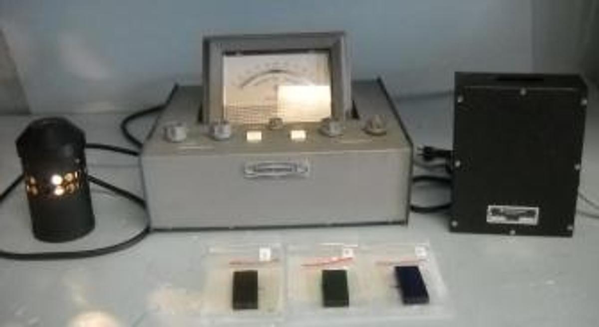 Used QTY. 1. PHOTOVOLT REFLECTION METER MODEL 670 PHOTOVOLT CORPORATION 10076 SERIAL NO 11845 MODEL NO 670 REFLECTIVE COLORIMETER FOR ASTM AND TAPPI METHODS