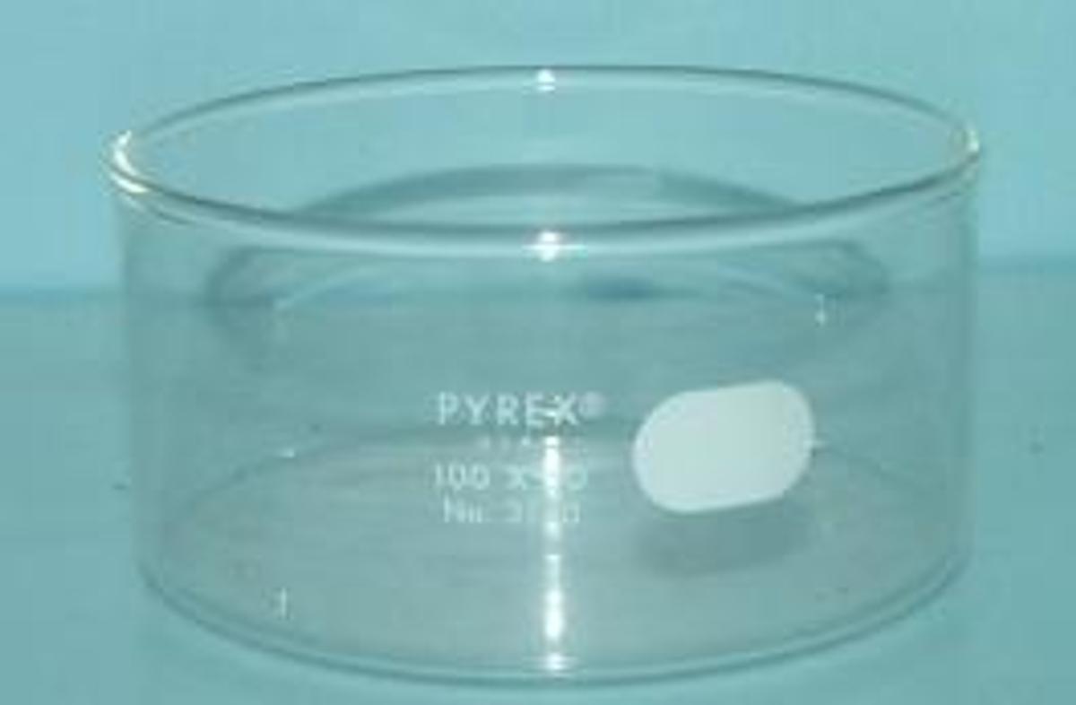 Used QTY. 1. PYREX USA 100X50 #3140.