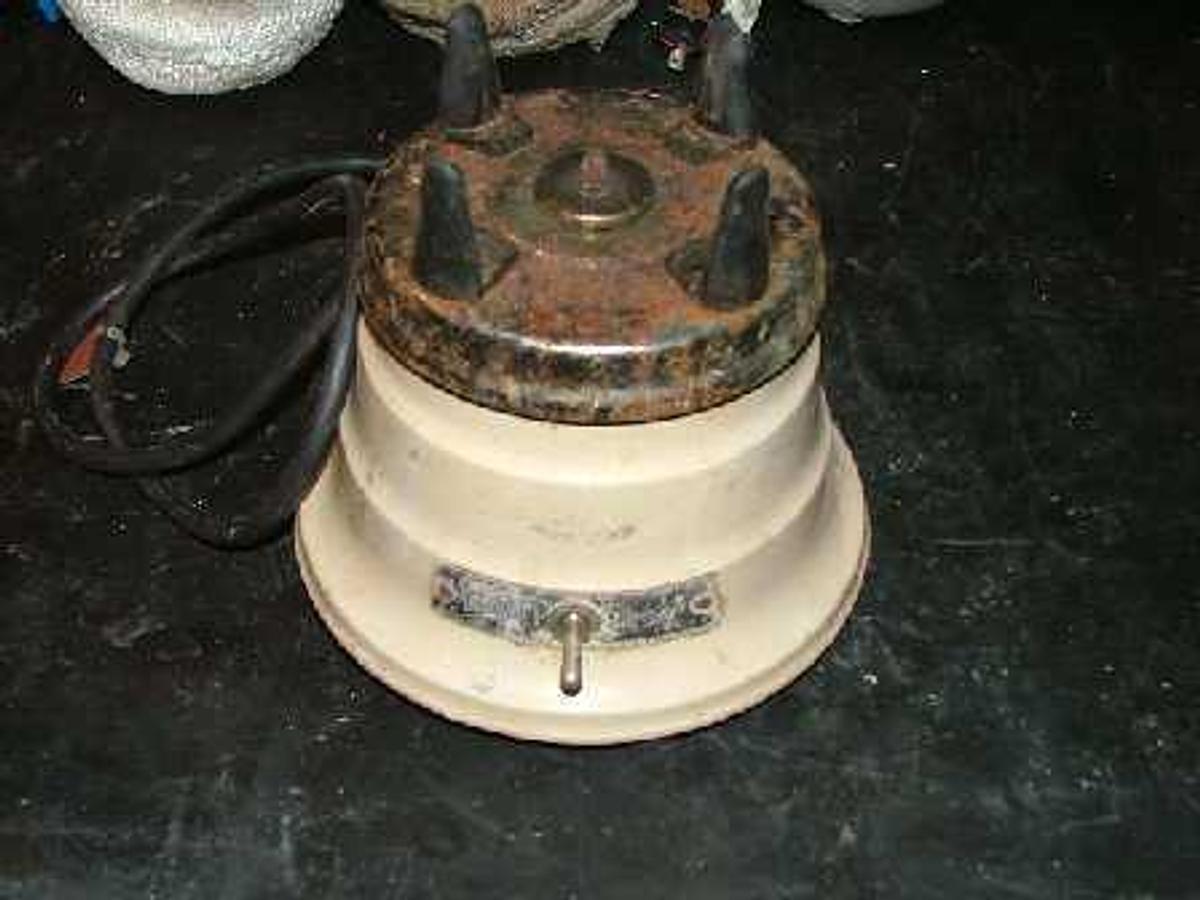 Used WARING BLENDER DRIVE WORKS ONLY NO MIXING CUP.