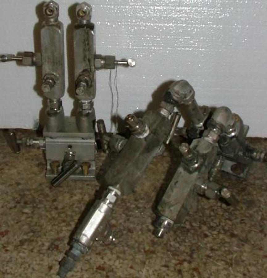 Used QTY. 2. ANDERSON GREENWOOD 5 VALVED INSTRUMENT MANIFOLD 6000 PSI @ 200 DEG. F. 4000 PSI @ 500 DEG. F. TYPE: MUAV5 ASSY. 02-2565-581