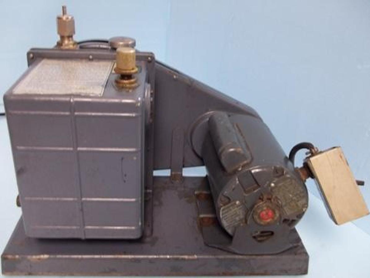 Used W.M. WELCH 1402 DUO SEAL VACUUM PUMP MODEL: 1402