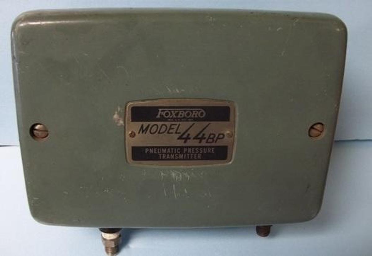 Used QTY. 1. FOXBORO PNEUMATIC PRESSURE TRANSMITTER MODEL: 44BP
