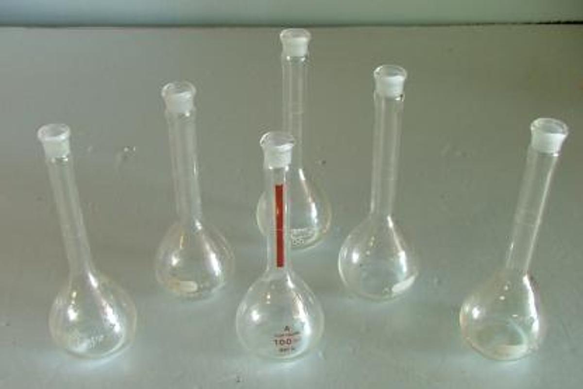 Used QTY. 6. PYREX 100ML VOLUMETERIC FLASK NO. 5640 WITH GROUND GLASS