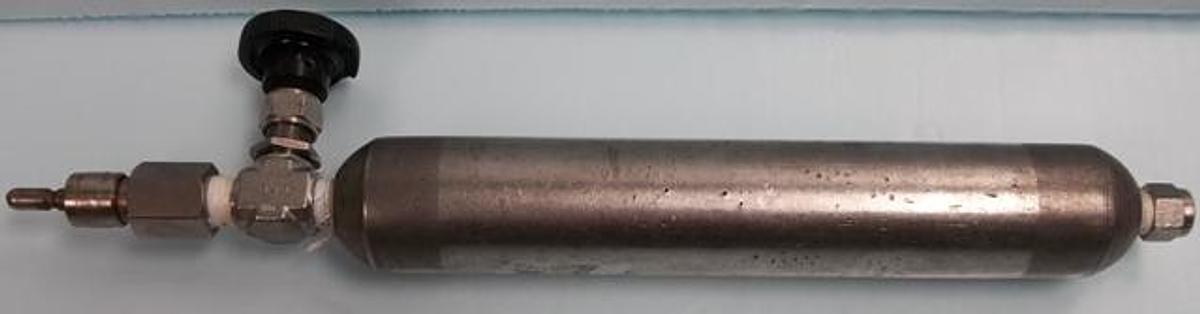 Used QTY. 1. HOKE SAMPLE CYLINDER 150 CC