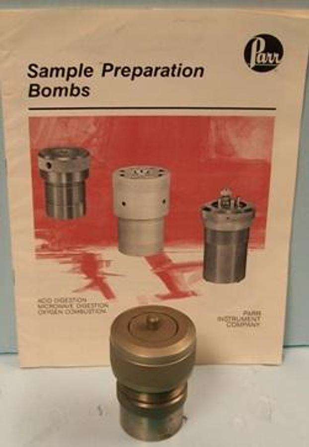 Used PARR INSTRUMENT 4745 MICROWAVE ACID DIGESTION SAMPLE REPARATION BOMB. STAINLESS STEEL JACKETED WITH TEFLON LINER WITH LONG TAPERED CLOSURE. INCLUDES INSTRUCTION MANUAL. .