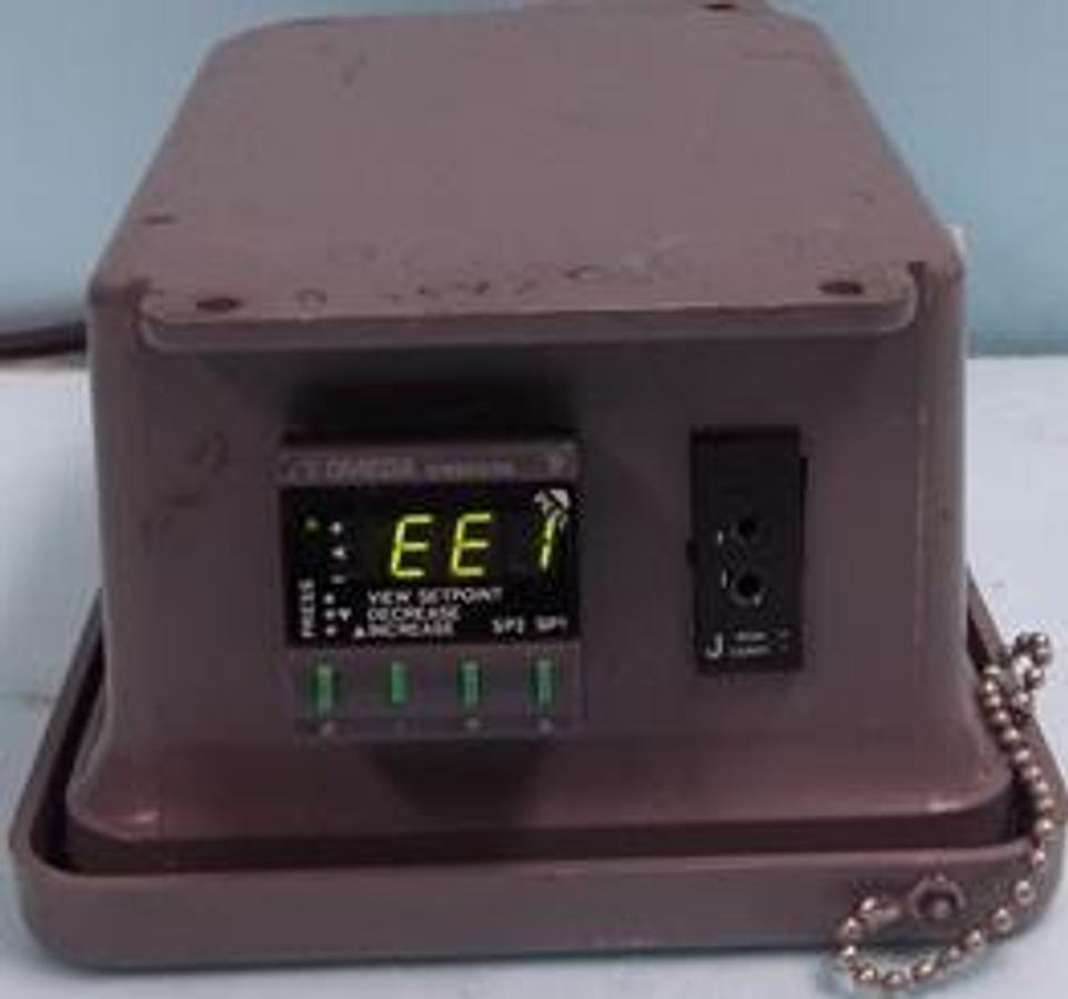 Used QTY. 1. ROBROY INDUSTRIES BELDING DIVISION INDUSTRIAL CONTROL PANEL ENCLOSURE MODEL NO.: J806W TYPE NO.: 4X 048998 UL LISTED NO. AT- 234527 CSA LR69014 BPC 111 94 WITH OMEGA ENGINEERING INC. TEMP CONTROL CN900A