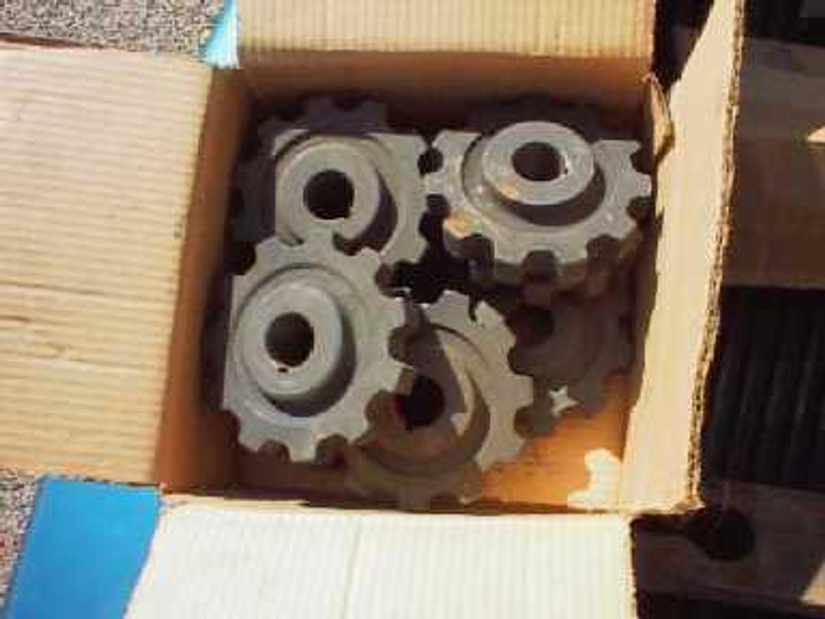 Used QTY. 7. MARTIN SPROCKETS 882C11 (NEW) (wwm022802b.jpg)