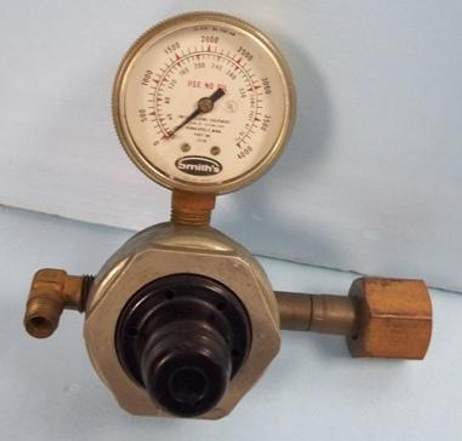 Used QTY. 1. SMITH REGULATOR (COMP. GAS) STOCK # H1755-320