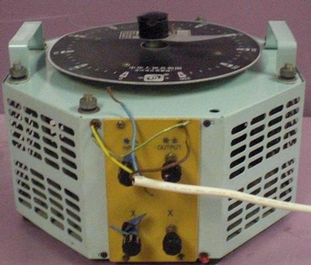 Used JONCHN ELECTRICAL SCIENCE AND TECHNOLOGY. CONTACT VARIABLE REGULATOR. MODEL: 5KVA