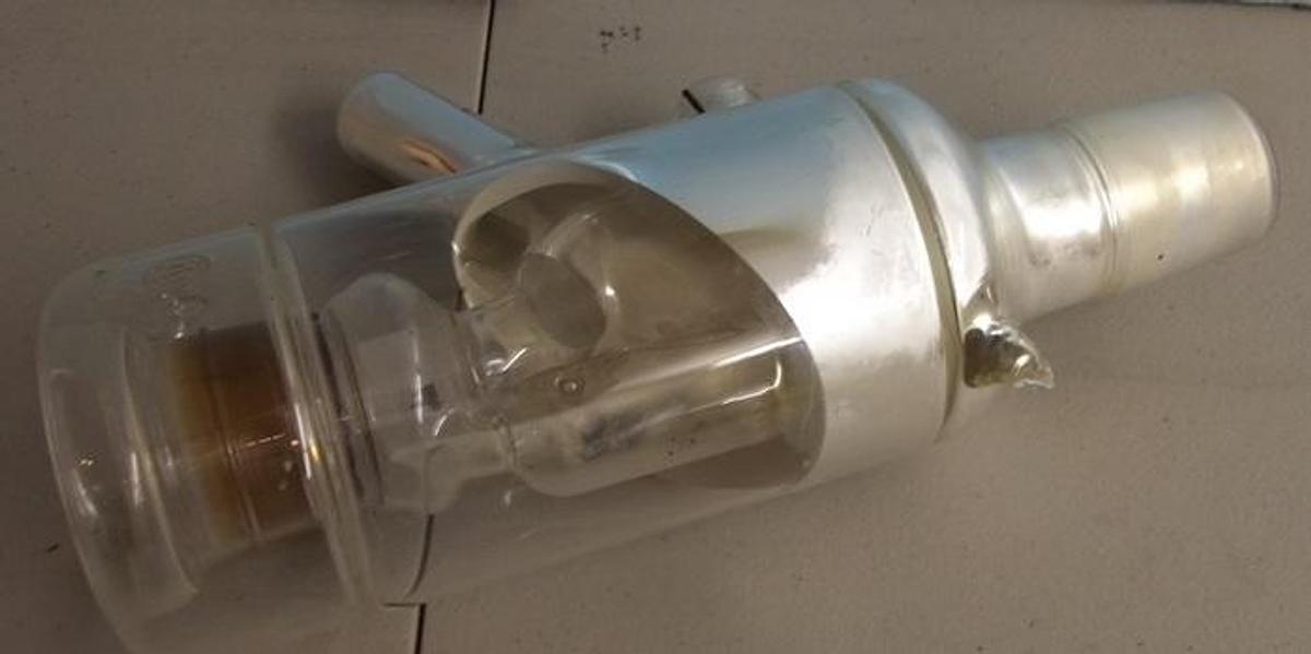 Used QTY. 1. GSB SILVERED VACUUM GLASS DISTILLATION HEAD COLUMN FEED ADAPTER 10/30 THERMOMETER WELL