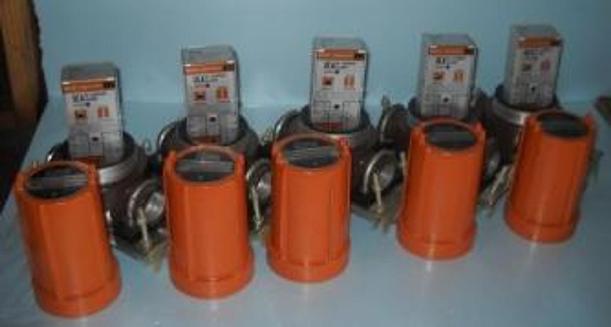 Used MOORE INDUSTRIES DCA DC CURRENT ALARM MODEL DCA14-20MA SXS 117AC-AD DPDT EXP 117VAC 50/60HZ 5W