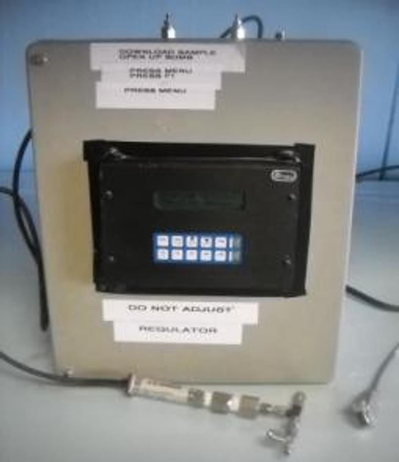 Used Z-WORLD ENGINEERING ENVANTAGE VAC INJECT W/ 3 VALVE OUTLET IN ENCLOSURE CASE W/ OMEGA TRANSDUCER