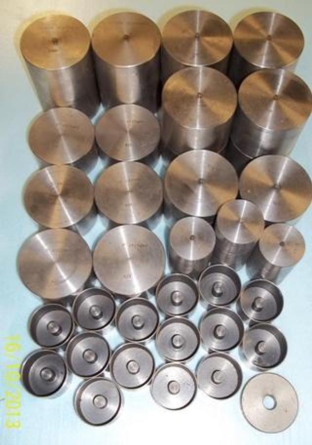 Used LOT OF WEIGHTS WEIGHTS MARKED Â½-264 (2300 GM) 2300. WEIGHTS