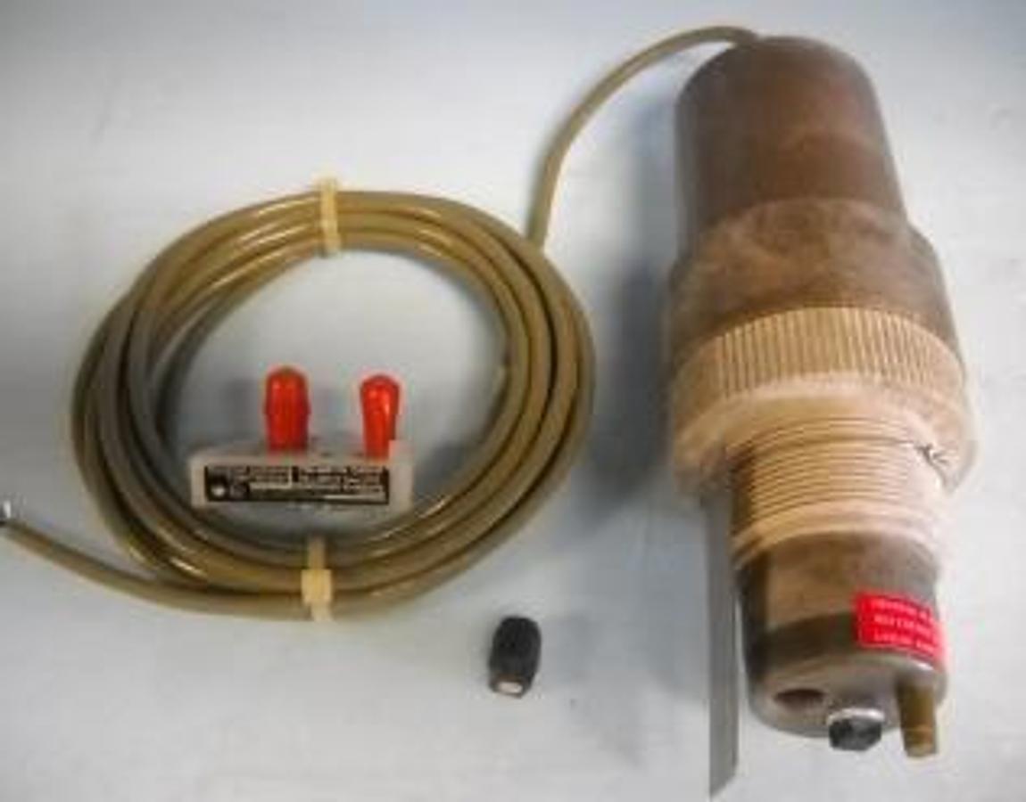 Used ROSEMOUNT ANALYTICAL UNILOC DIVISION MODEL 381 US PATENT # 3