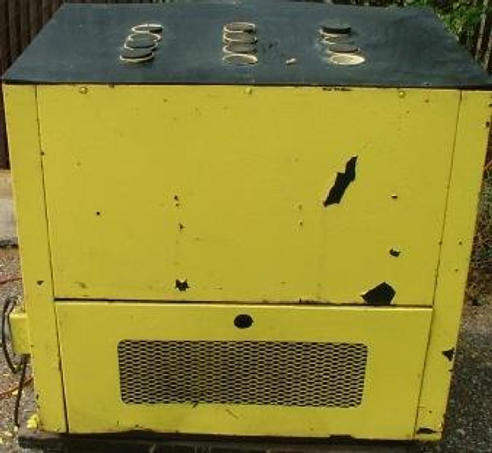 Used KING INDUSTRIES POUR POINT CHILLER WITH 3 COMPRESSORS