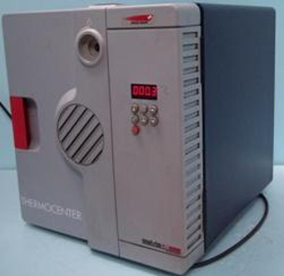 Used QTY. 1. THERMOCENTER SALVISLAB TABLE TOP OVEN MADE BY RENGGLI VOLTS 115 . (NON WORKING for PARTS OR REPAIR ONLY). .