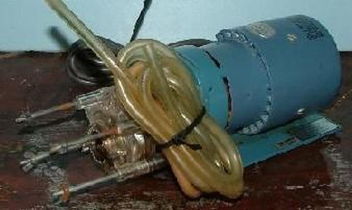 Used QTY. 1. COLE-PARMER EXP'L 76145 STATION PUMP MODEL: 7015