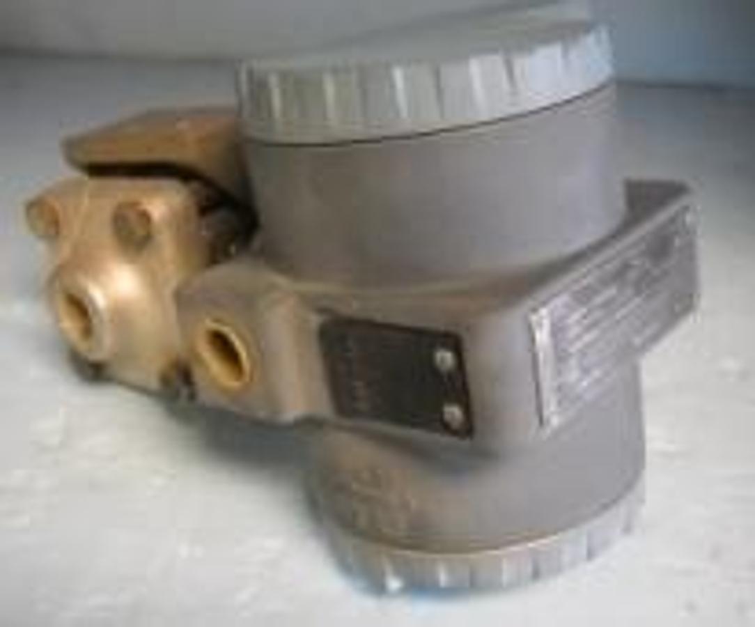 Used FOXBORO ELECTRONIC TRANSMITTER MODEL 821AL-HS1SL2 REF# 97170791 ORIGIN 2A9718 CS=E/FD-A CAL-10MA RNG 50MA SUPPLY 30-95 MWP 55MMHG.