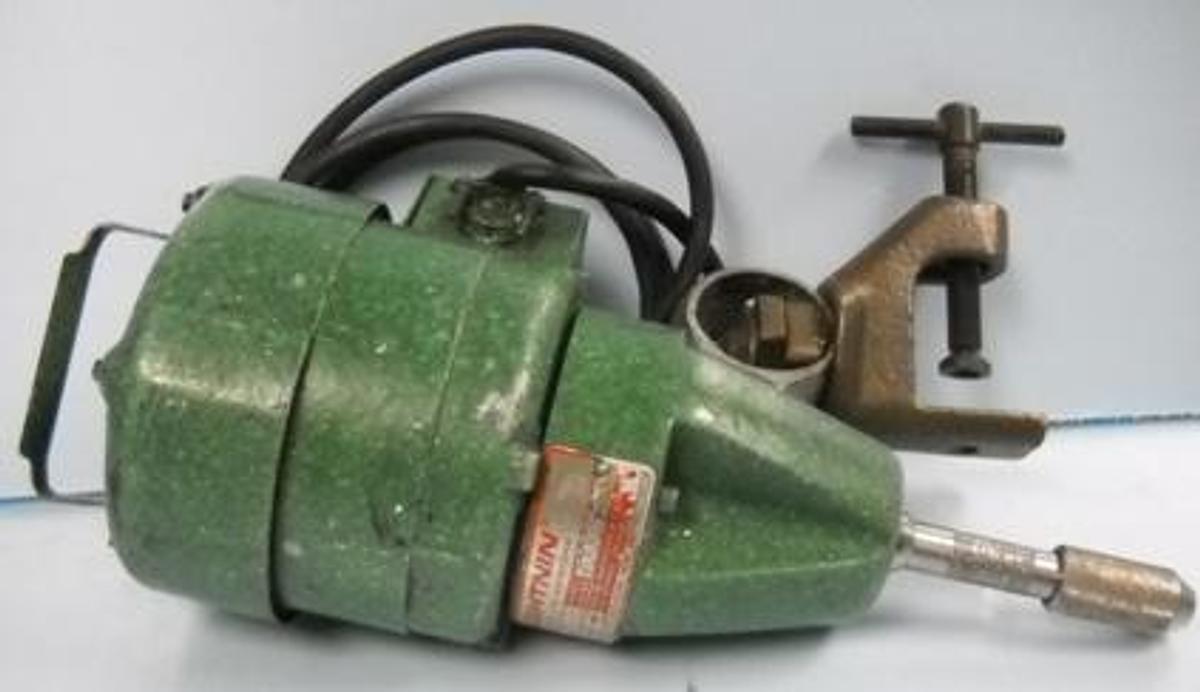 Used QTY. 1. LIGHTNIN MIXERS AND AGITATORS BARREL / BUCKET TYPE ELECTRIC MOTOR DRIVEN MIXER MODEL: 10