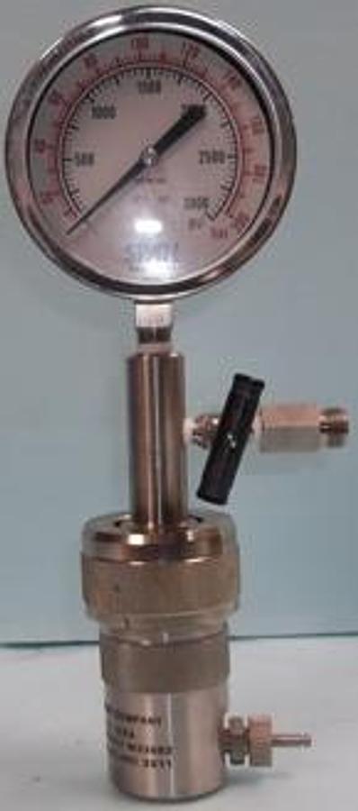 Used QTY. 1. PARR INSTRUMENT COMPANY 4639 CELL DISRUPTION VESSEL 1019HC T304 071006 MAWP 2200 PSI AT 40C YEAR BUILT 2006. HIGH PRESSURE CHAMBER W/ GAUGE. INCLUDES: 1831 NITROGEN FILLING CONNECTION