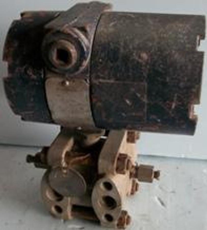 Used QTY. 1. ROSEMOUNT TRANSMITTER