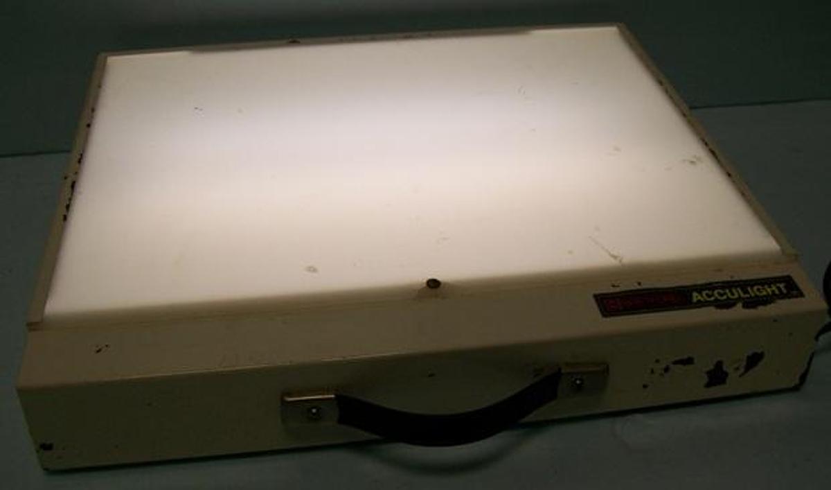 Used QTY. 1. BRETFORD ACCULIGHT MODEL 6009/6218 0.35AMPS 552X 120V A.C. 60HZ.