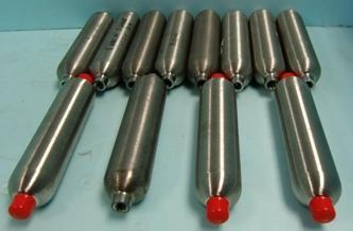 Used SWAGELOK SAMPLE CYLINDER 300 ML PRESSURE BOMB D.O.T-3E1800 316L-HDF4-300. THREE OF THE 12 ARE NEW.